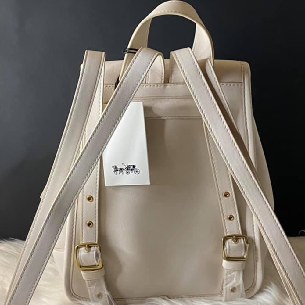3334 - Coach Turnlock Backpack - Picture 4 of 12